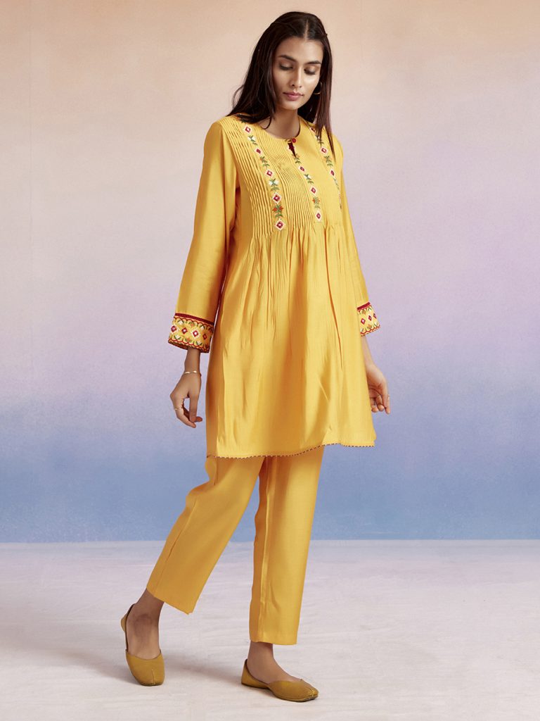 Buy Stylish Suits Set for Women – Latest Designs Online