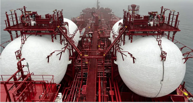 Revolutionizing Maritime Operations: The Role of Dual Fuel Vessel Management in Sustainable Shipping