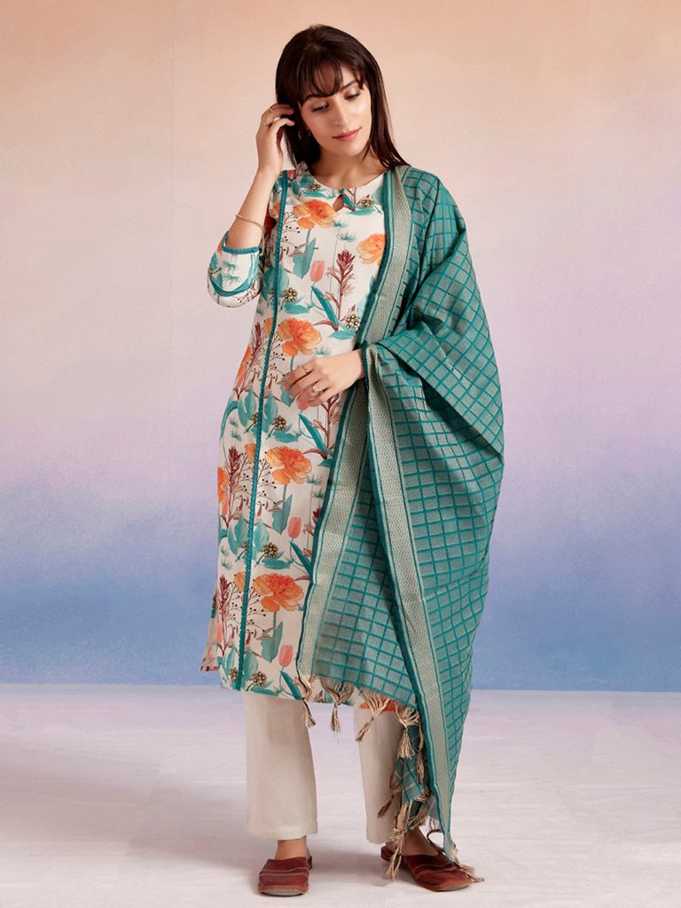 Ethnic Wear for Women – Traditional & Trendy Outfits