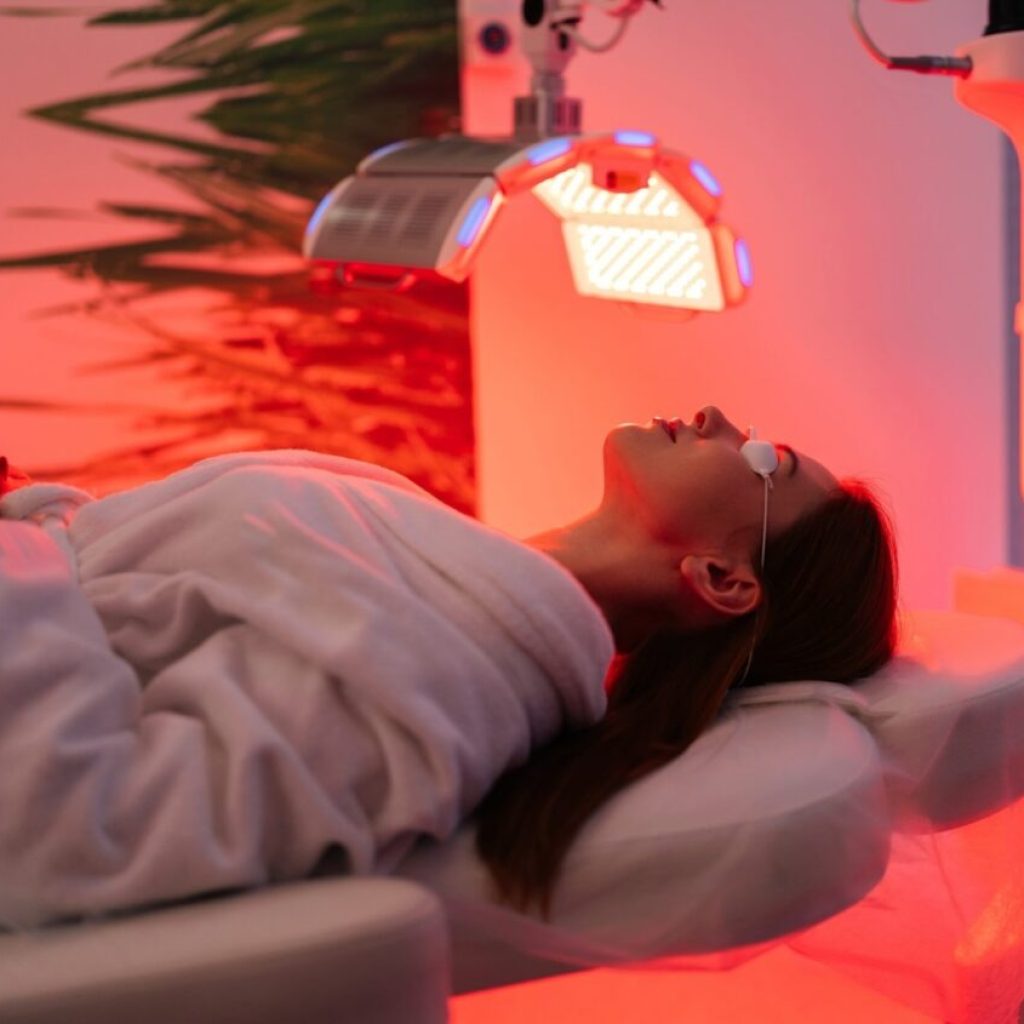 Red Light Serum: Brighten and Calm Skin