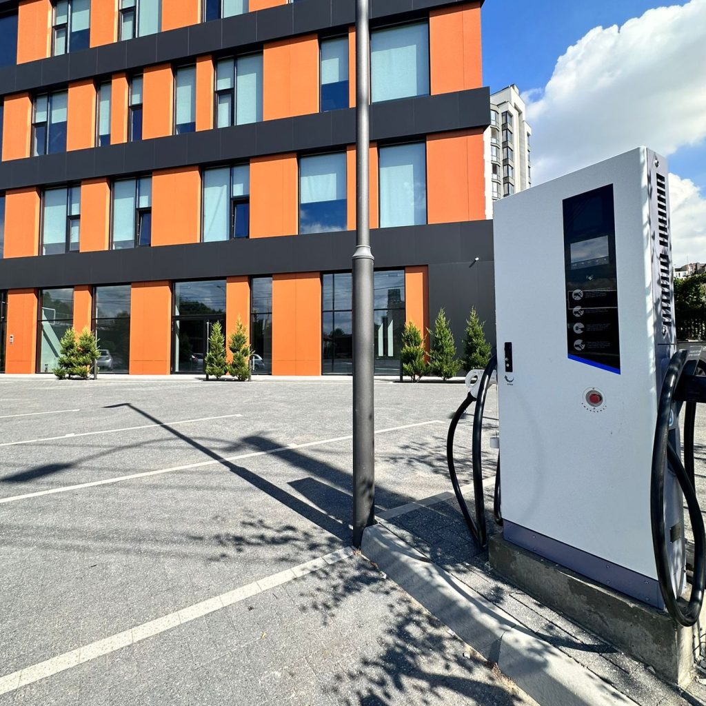 Leading DC Fast Commercial EV Charger Manufacturer for Fleets