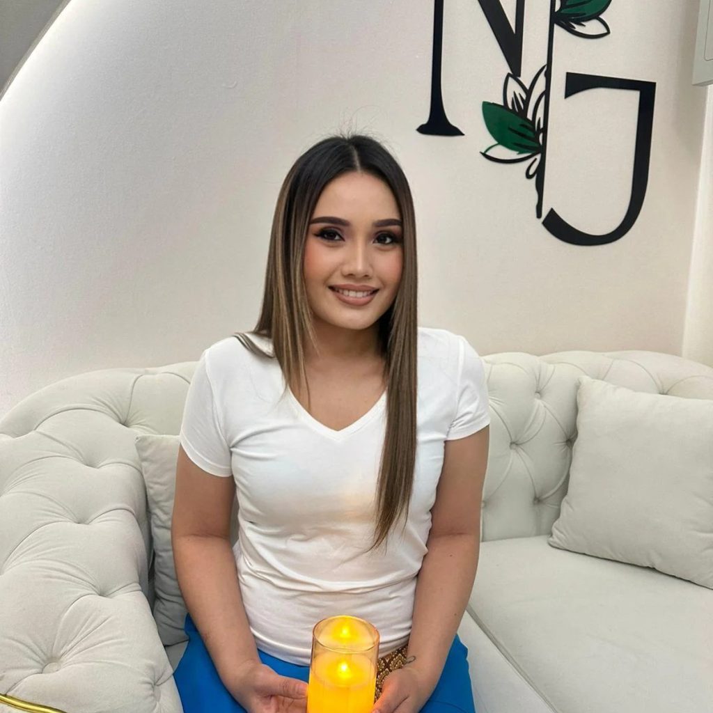 Hot Oil Massage: Melt Tension with Warmth and Care