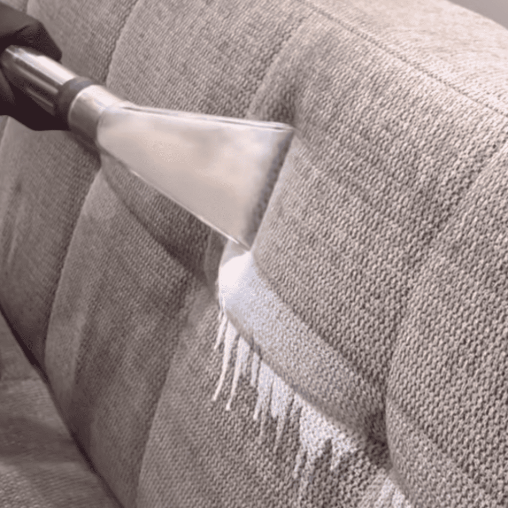 Så här gör du möbelrengöring soffa effektivt och säkert Så här gör du möbelrengöring soffa effektivt och säkert