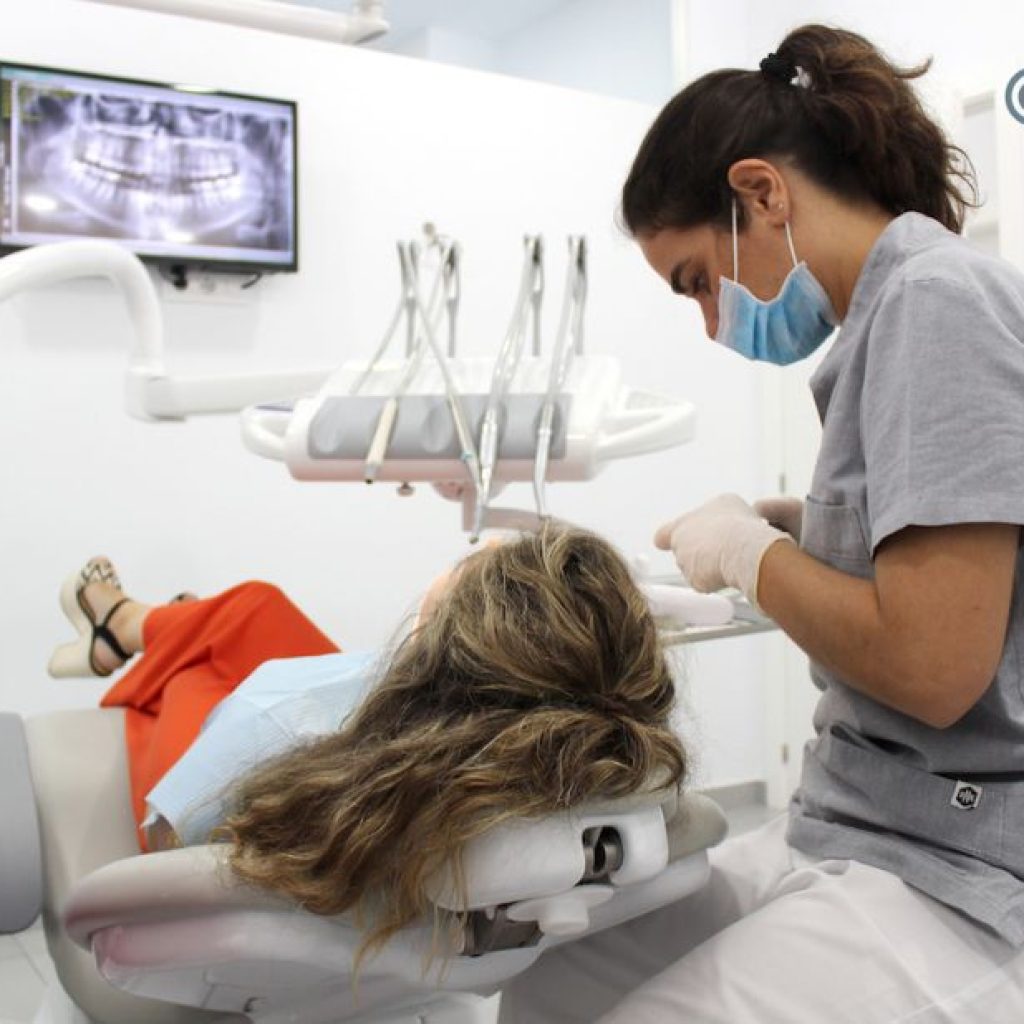 Dentistas de confianza en Bollullos: salud bucal para toda la familia