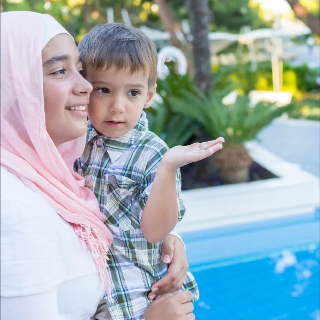 Personalised swimming lessons for children that build confidence Personalised swimming lessons for children that build confidence