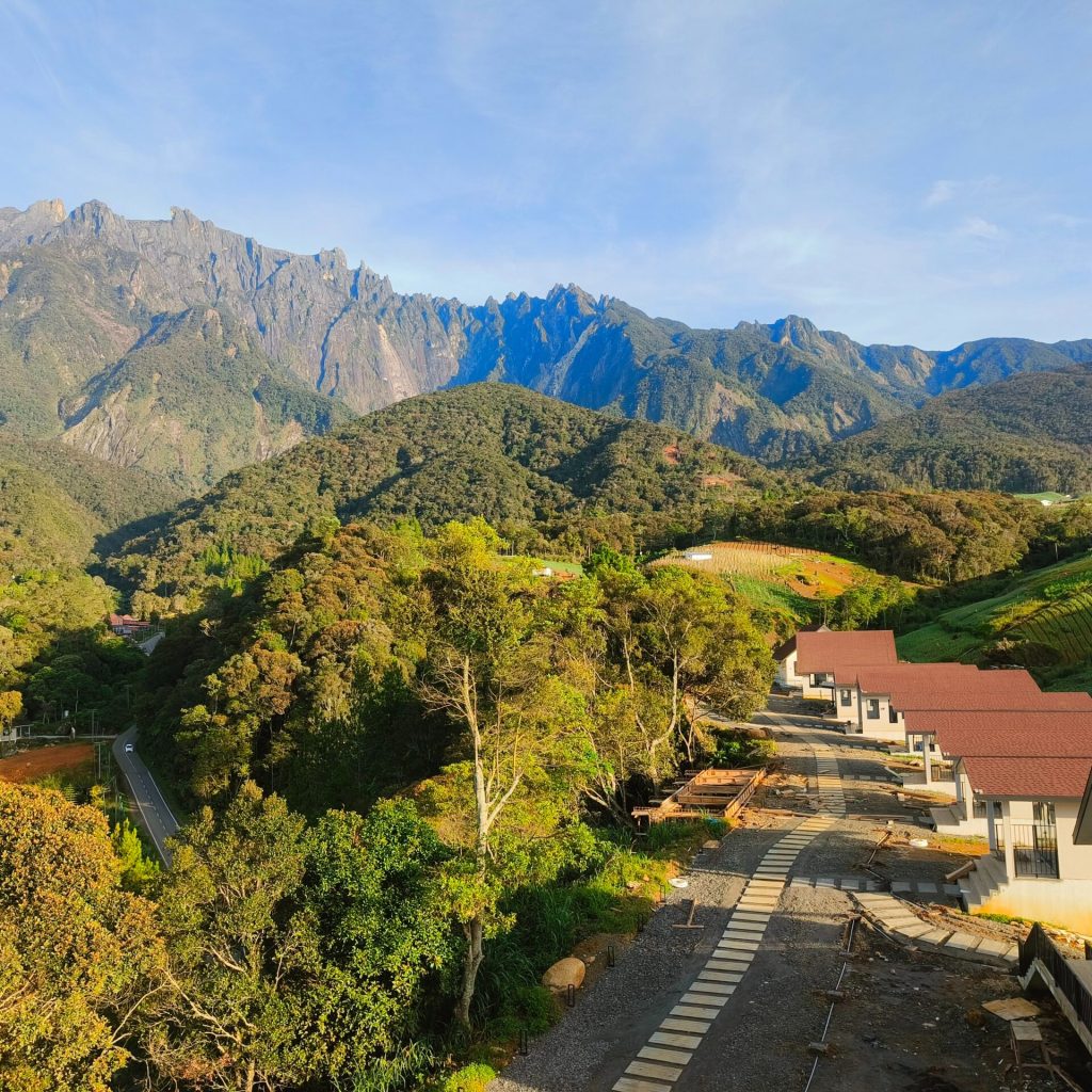 Charming One-Bedroom Retreat with Scenic Mountain Views Charming One-Bedroom Retreat with Scenic Mountain Views