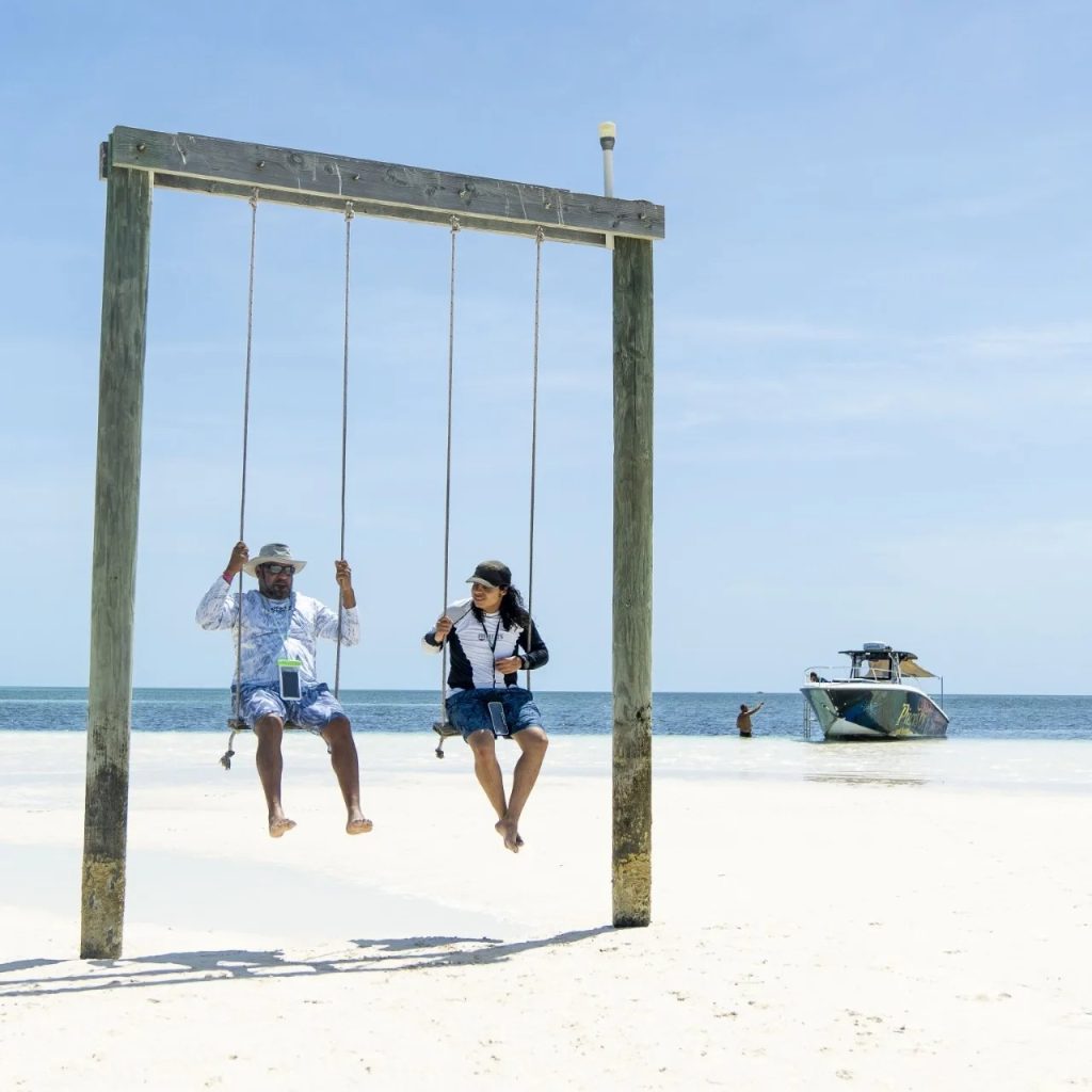 Unforgettable Nassau Marine Encounter with Friendly Pigs