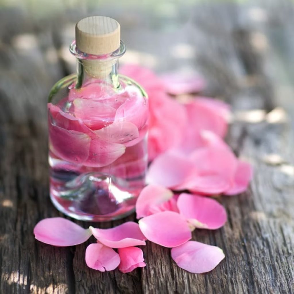 A Delicate, Allure-Enhancing Floral Hydrosol for Everyday Use A Delicate, Allure-Enhancing Floral Hydrosol for Everyday Use