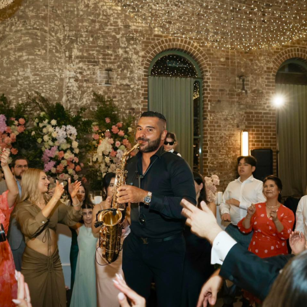 Unforgettable wedding vibes with a live saxophonist