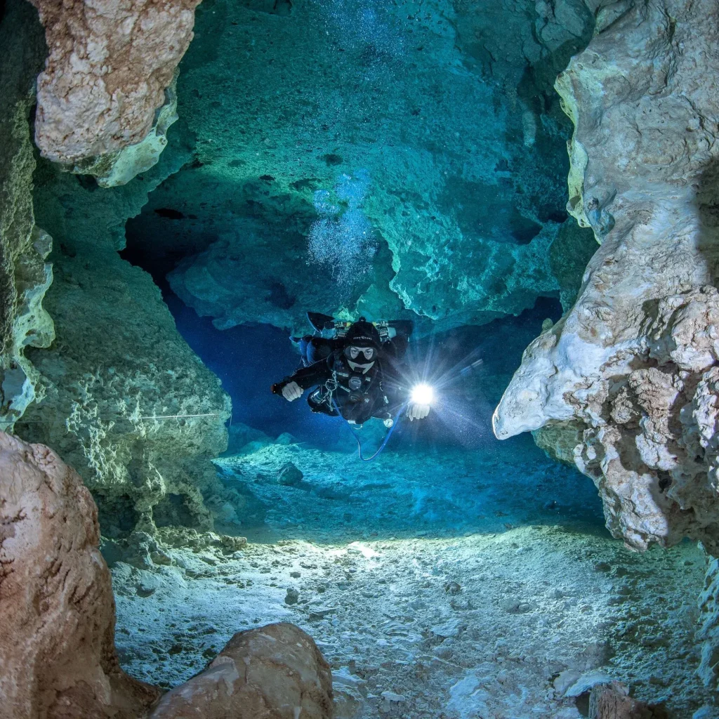 Discover the Hidden World: An Expert Guide to Underwater Caverns